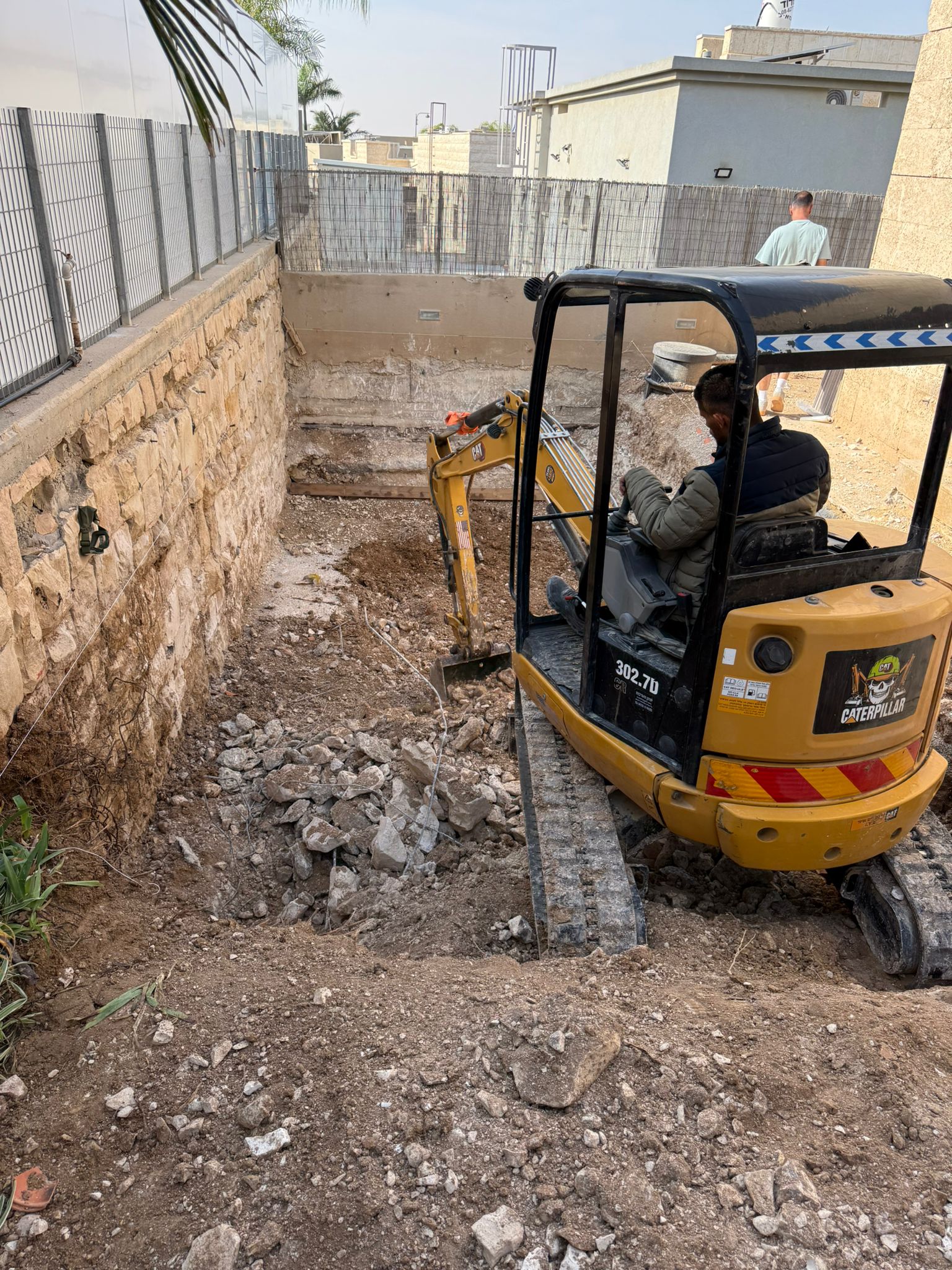 חפירה לבריכת מים